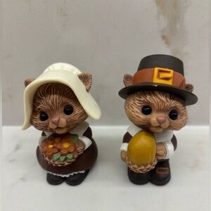 Vintage Hallmark Thanksgiving Pilgrim Chipmunk Salt and Pepper Shakers